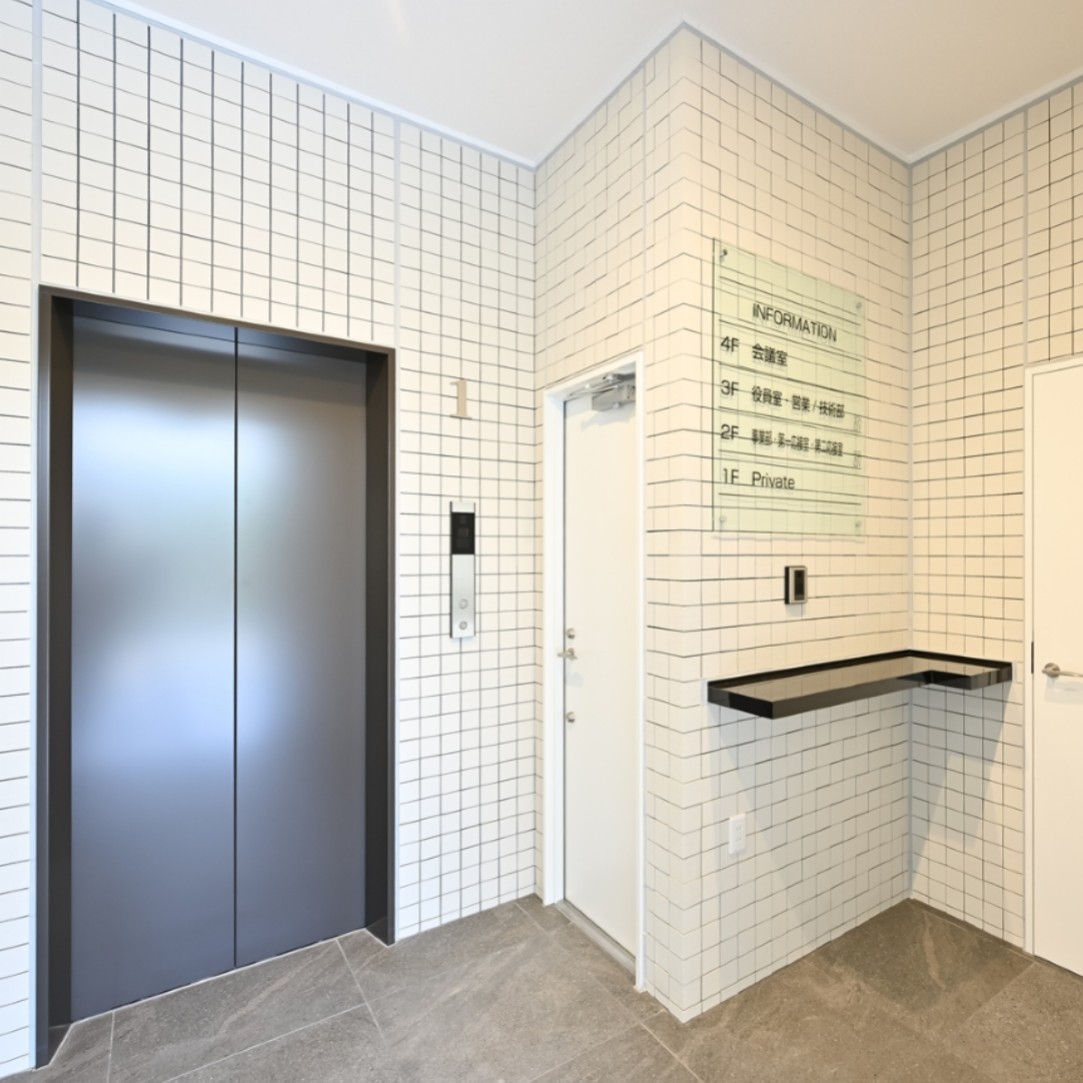 １Fエレベータホール