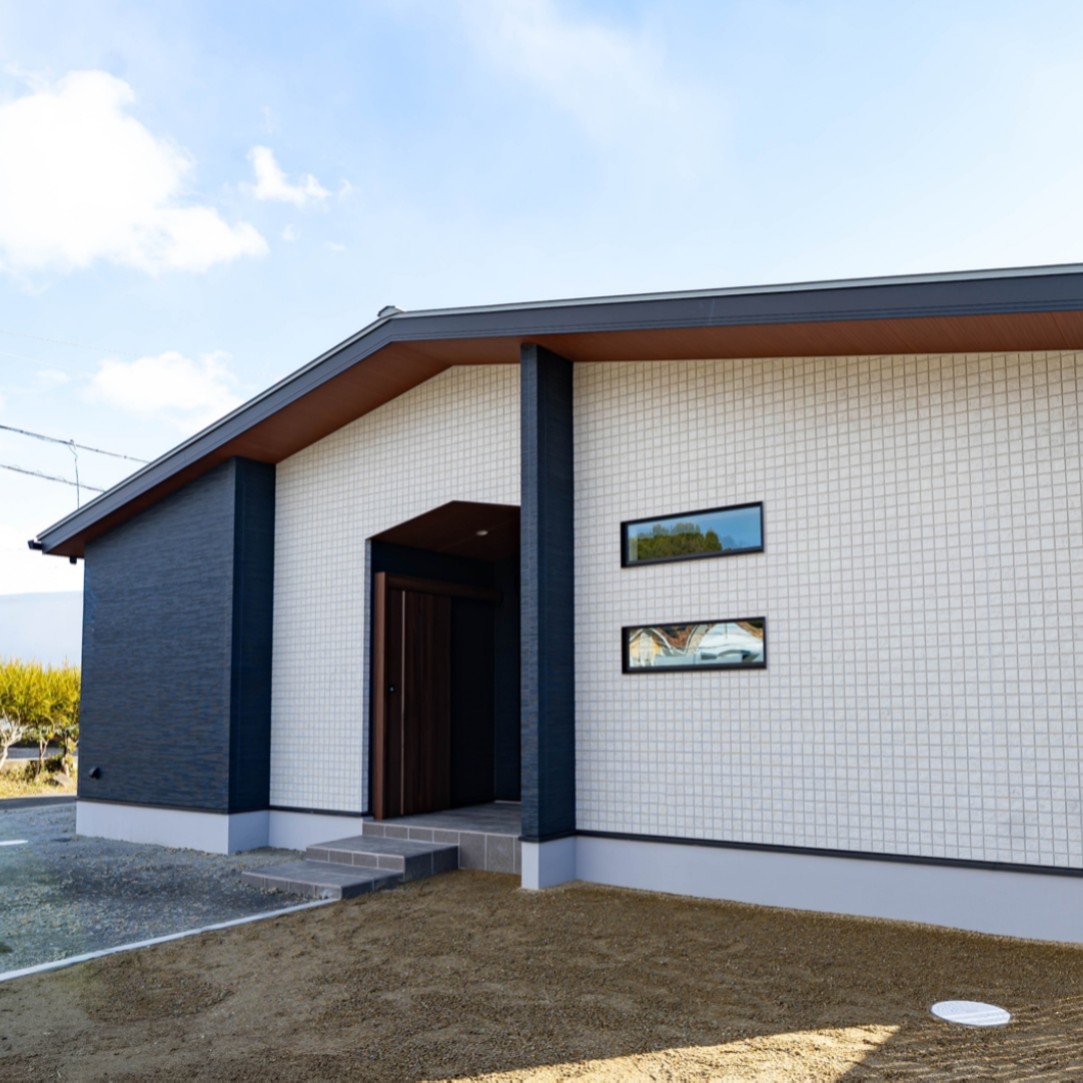 たっぷり収納の和モダン平屋